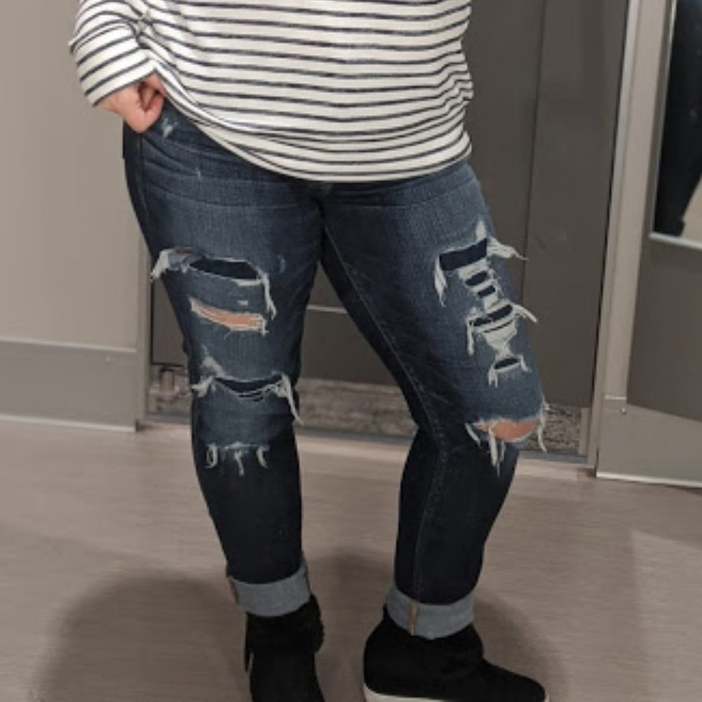 American Eagle Distressed Jegging